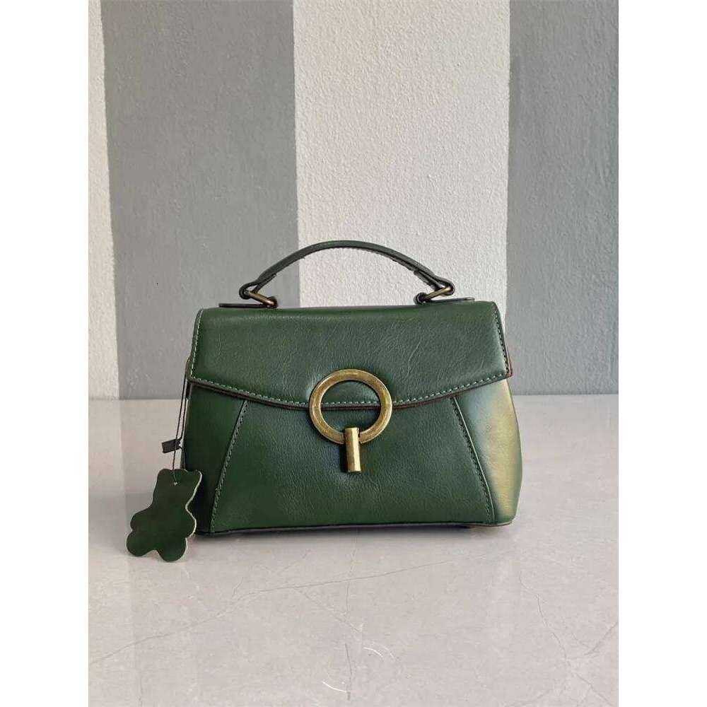 Luxury designer ladies leather fashion office one-shoulder buckle flip retro leisure strap portable crossbody bag