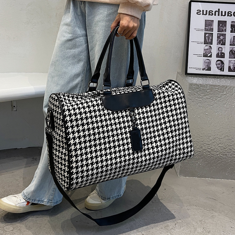 2025 Free Shipping Designer Women's Large Capacity Crossbody Travel Bag Lightweight Weekender Tote with Organizer, Handheld Sports Gym Purse