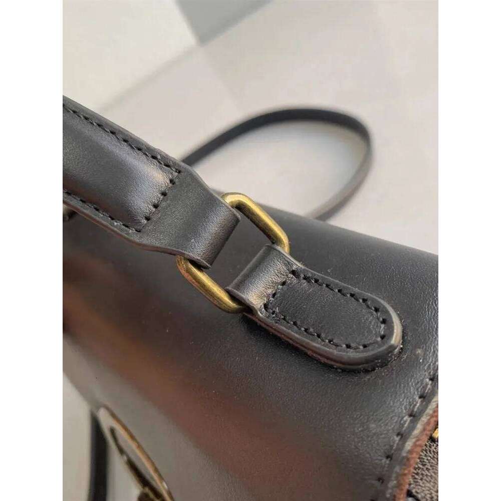 Luxury designer ladies leather fashion office one-shoulder buckle flip retro leisure strap portable crossbody bag