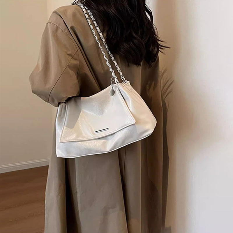 Summer New Women's Crossbody Bag Oil Wax Soft Leather Bag Women's New Fashion Grid Large Capacity Commuter Chain Women's women's S