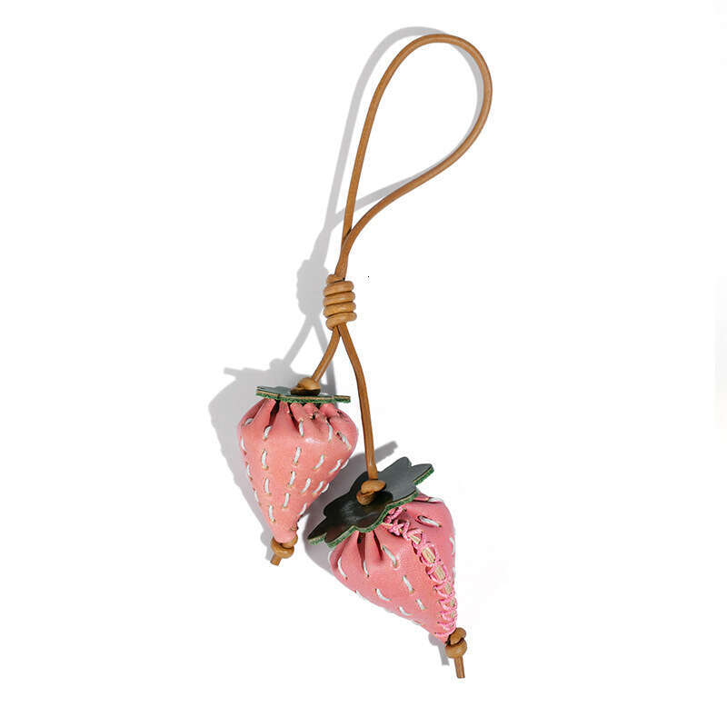 Bag Charms Designer pink three-dimensional charm strawberry for women men creative hand-sewn vegetable leather key chain pendant decoration