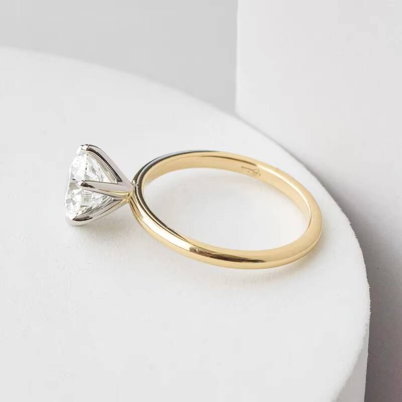 3CT 6 Prongs 10k/14k/18k Gold Moissanite Engagement Diamond Ring for Women Highlighting the Center Diamond