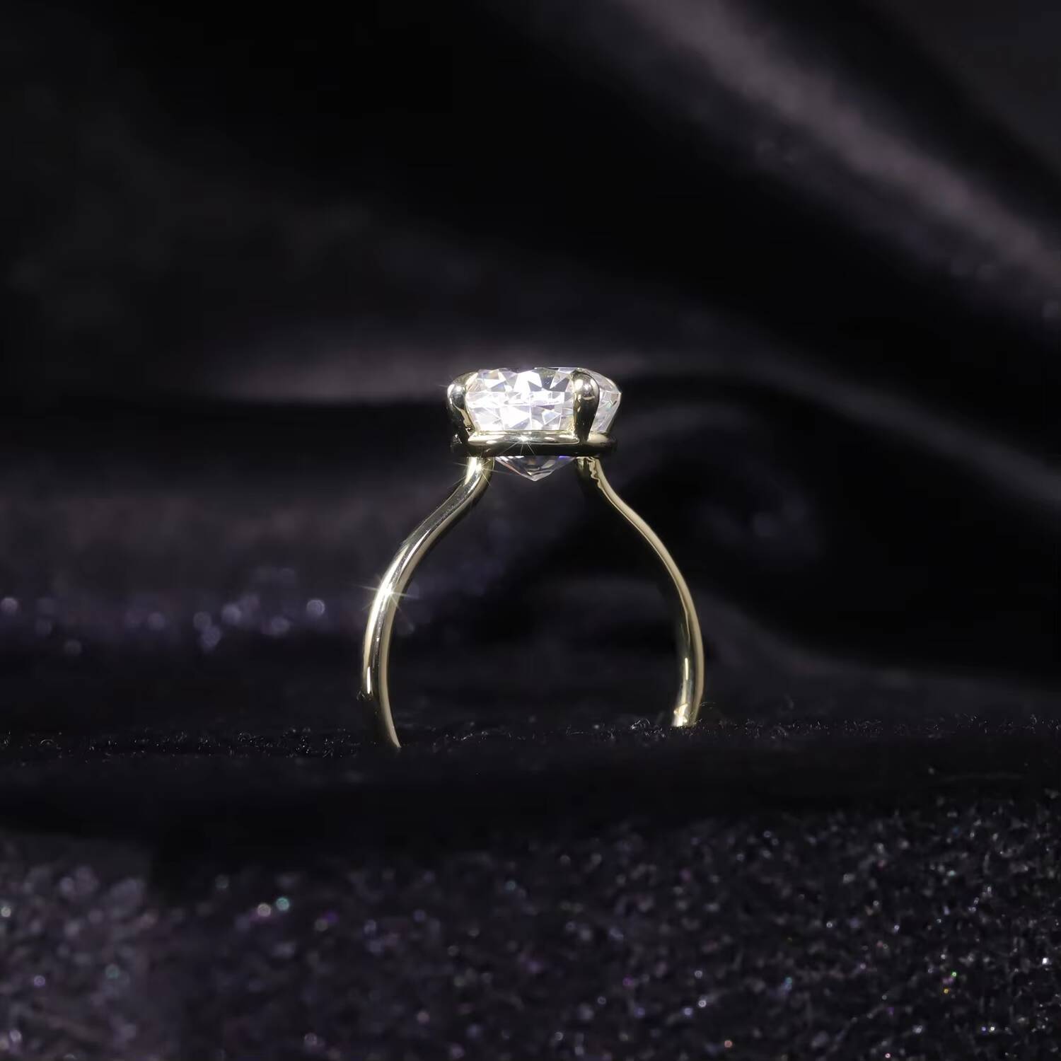 Minimalist 4 Prong Round Fancy Iced Cut 8mm D VVS Round Brilliant 2CT Moissanite 10K 14K Yellow Gold Ring With GRA Certificate