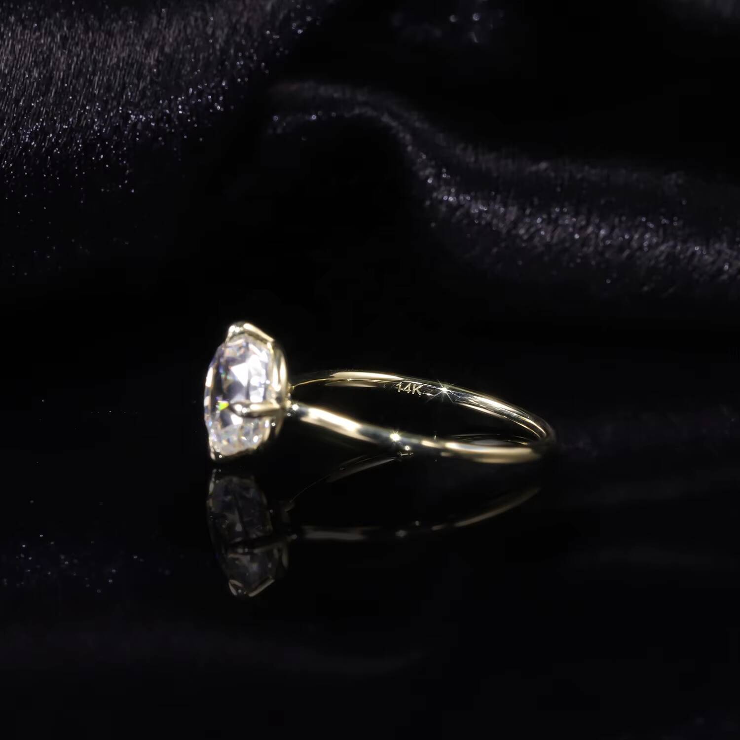 Minimalist 4 Prong Round Fancy Iced Cut 8mm D VVS Round Brilliant 2CT Moissanite 10K 14K Yellow Gold Ring With GRA Certificate