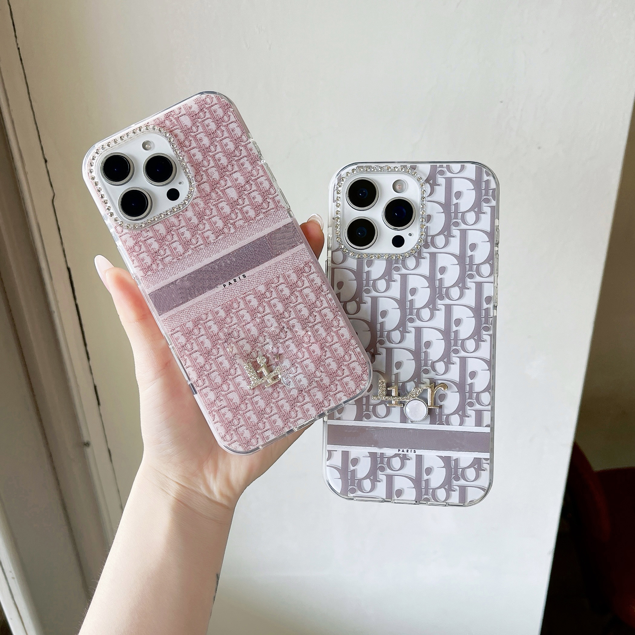 2025 designer iPhone 16 Pro Max mobile phone case iPhone 15 Pro Max 14 13 15 Plus mobile phone case Bling shiny diamond belt box and phone chain You can get one for free.