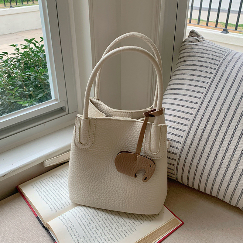 Summer new women's crossbody bag, summer lightweight women's bucket bag, French simple casual women's shoulder bag, niche commuting fas
