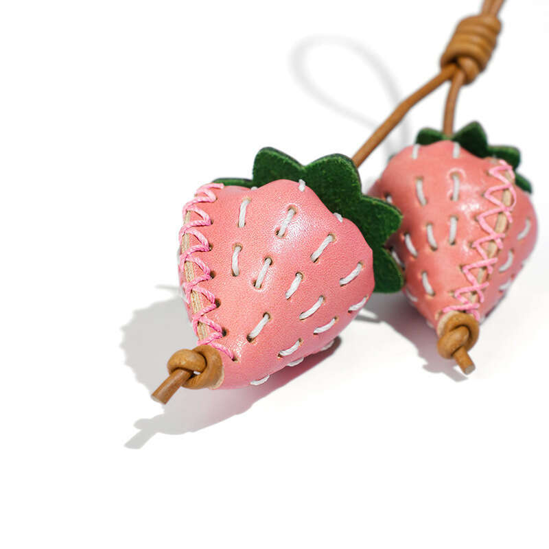 Bag Charms Designer pink three-dimensional charm strawberry for women men creative hand-sewn vegetable leather key chain pendant decoration