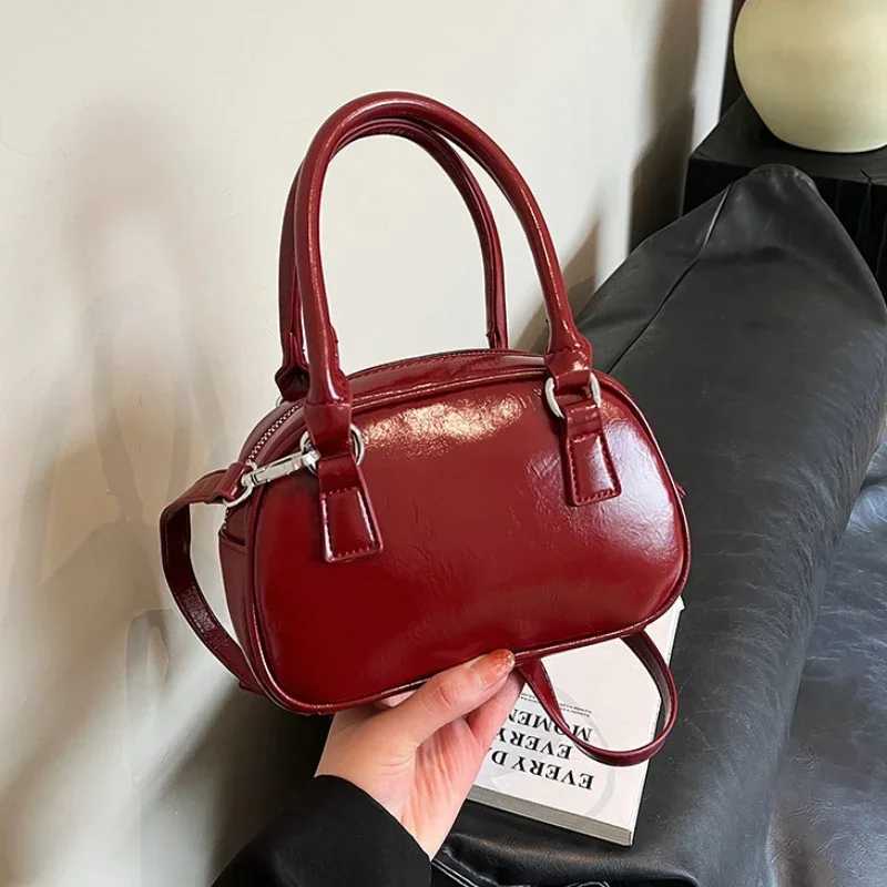 Portable Square Sling Bags HighEnd Texture Small Bag 2025 New Wens Bag Autumn and Winter Popar Messenger Bag bolsa1 D251009