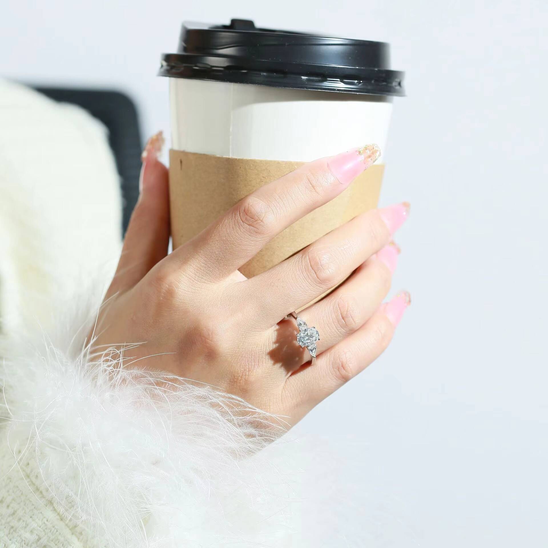 S925 Silver 1.5 Karat 6*8 White Oval Egg-Shaped Fashion Moissanite Ring Wholesale Stylish Temperament for Weddings Birthdays