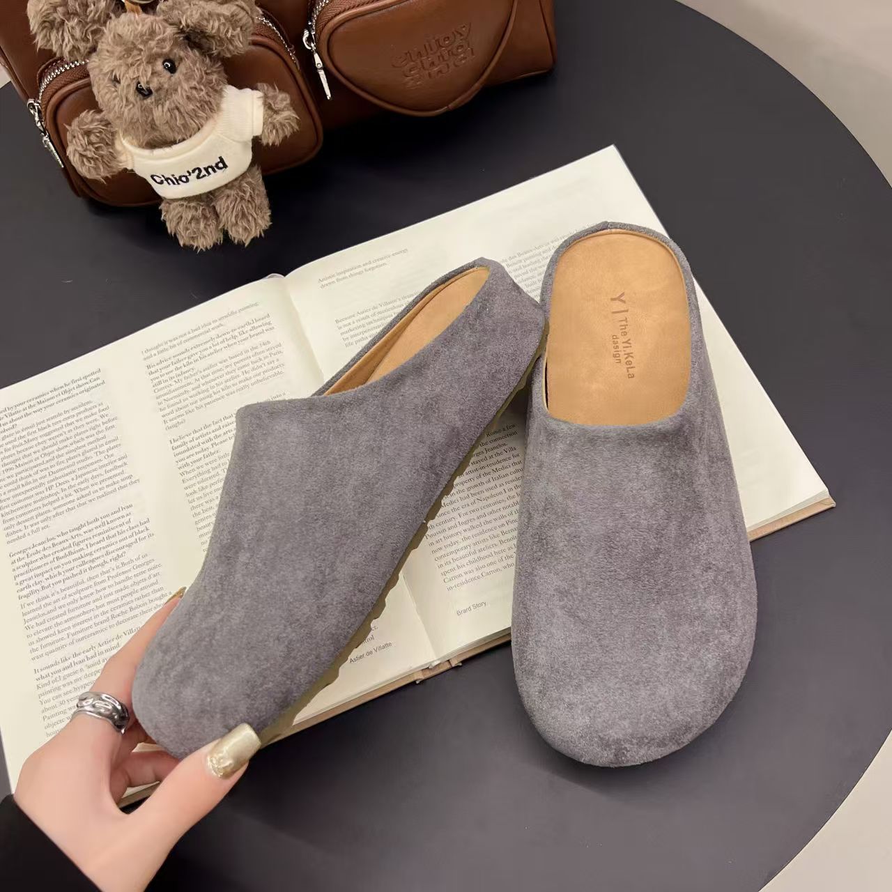 Thick-soled flip-top half-slipper women's outerwear 2025 autumn/Winter new style paired with skirt retro single shoe trend
