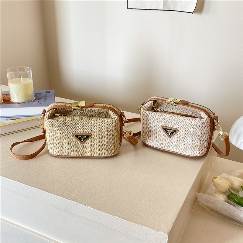 Casual shoulder bag crossbody bag female straw woven summer female bag new fashion underarm female pillow wrap tide