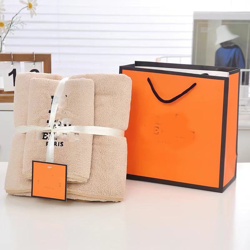 Luxury designer bath towel set with colorful European minimalist letter embroidered towel absorbent towel quick drying beach towel with gift box