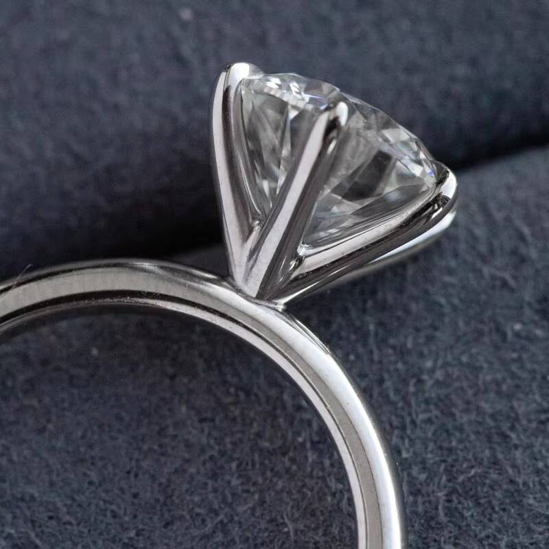 3CT 6 Prongs 10k/14k/18k Gold Moissanite Engagement Diamond Ring for Women Highlighting the Center Diamond