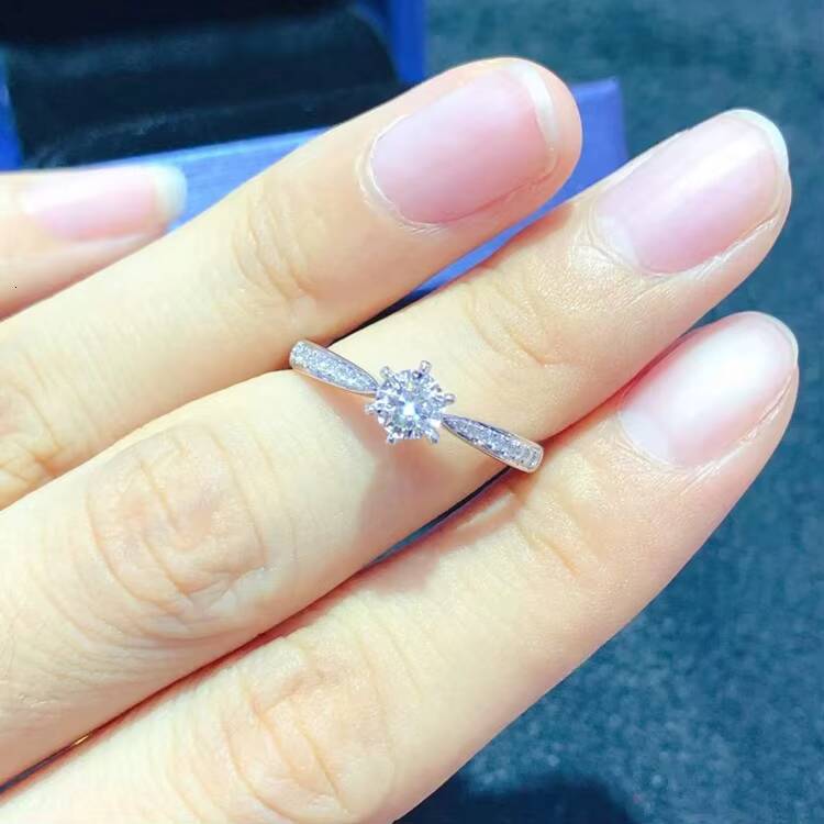 Custom Fine Jewelry 0.1ct D Color Moissanite Solitaire Ring 18K White Gold Moissanite Jewelry Wedding Engagement Ring