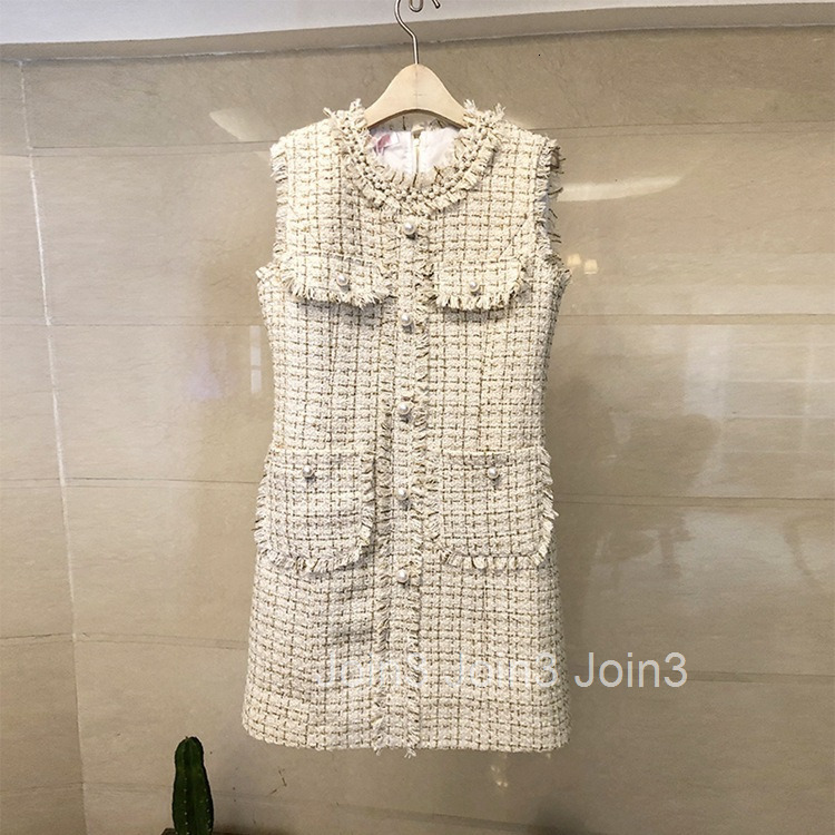 Small Fragrant Milk Set Womens Autumn and Winter New Style Celebrity Temperament Slim Fit Thick Flower Woolen Coat Tank Top Dress Two Pieces