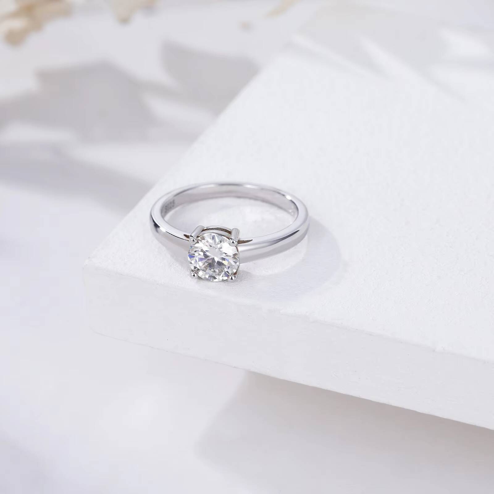 Wholesale Luxury Engagement Rings 1ct for Women S925 Fine Jewelry Women Wedding Moissanite Ring