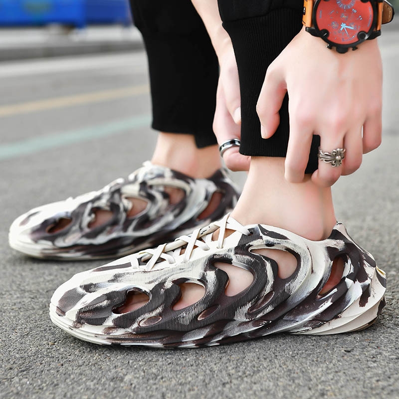 2025 new Men's beach clogs, trendy style Hollow-toe shoes summer large size 39-48