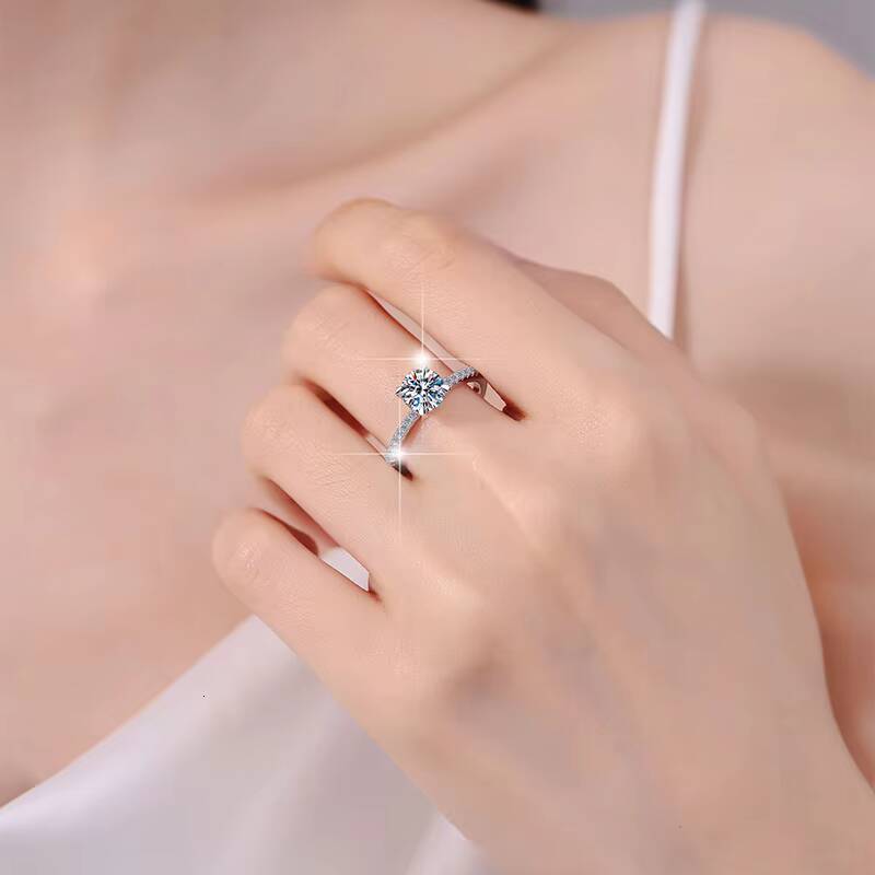 Fine Jewelry Factory Wholesale Prices 1CT Diamond S925 Silver Gemstone Women Fashion VVS Moissanite Diamond Ring