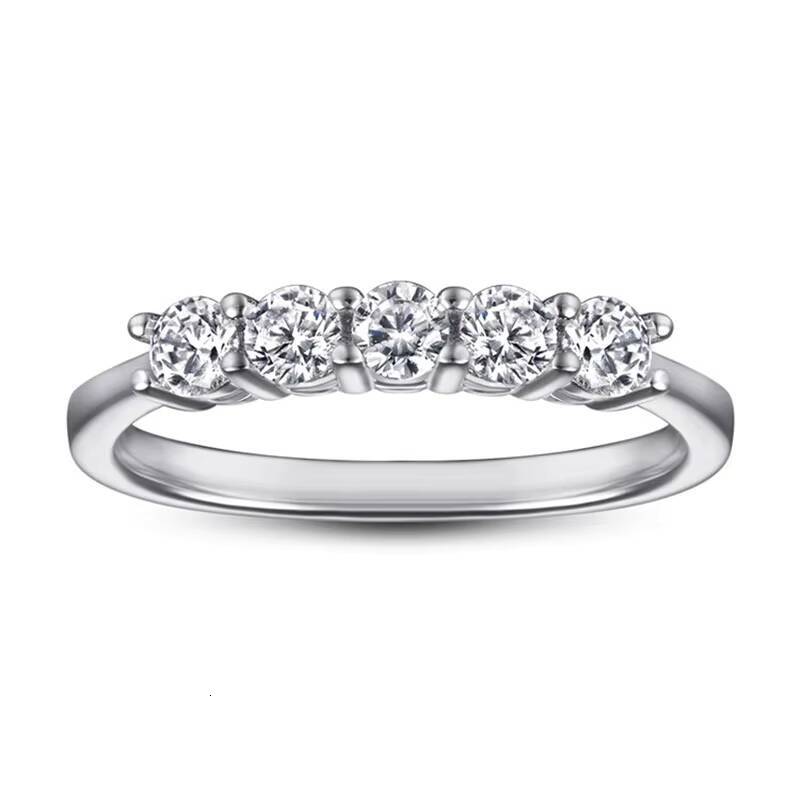 Fashionable 10K 14K 18K Moissanite Rings Stylish Jewelry for Men and Women