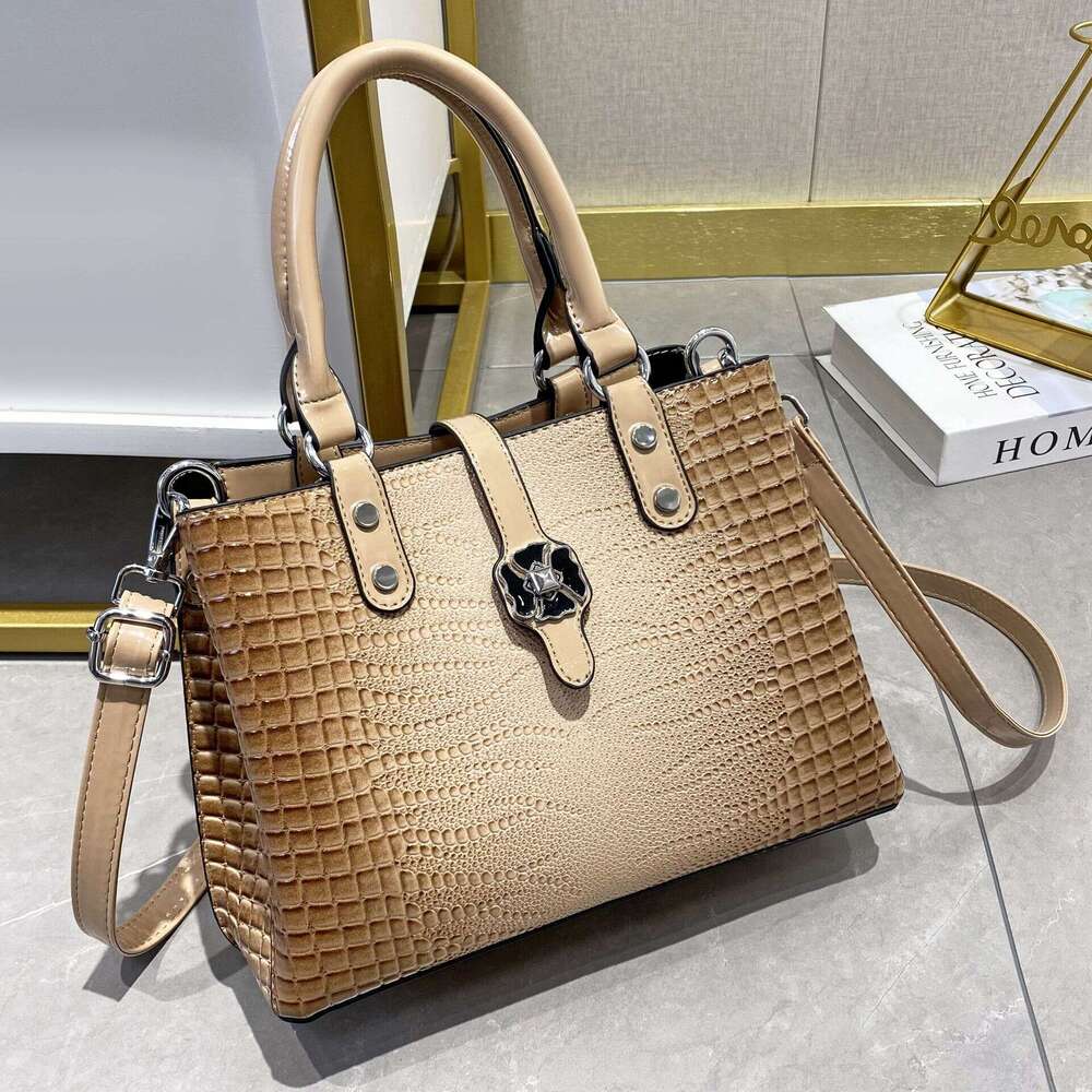 2025 New High-Quality Large Capacity Textured Single Shoulder Crossbody Elegant Women's Bag