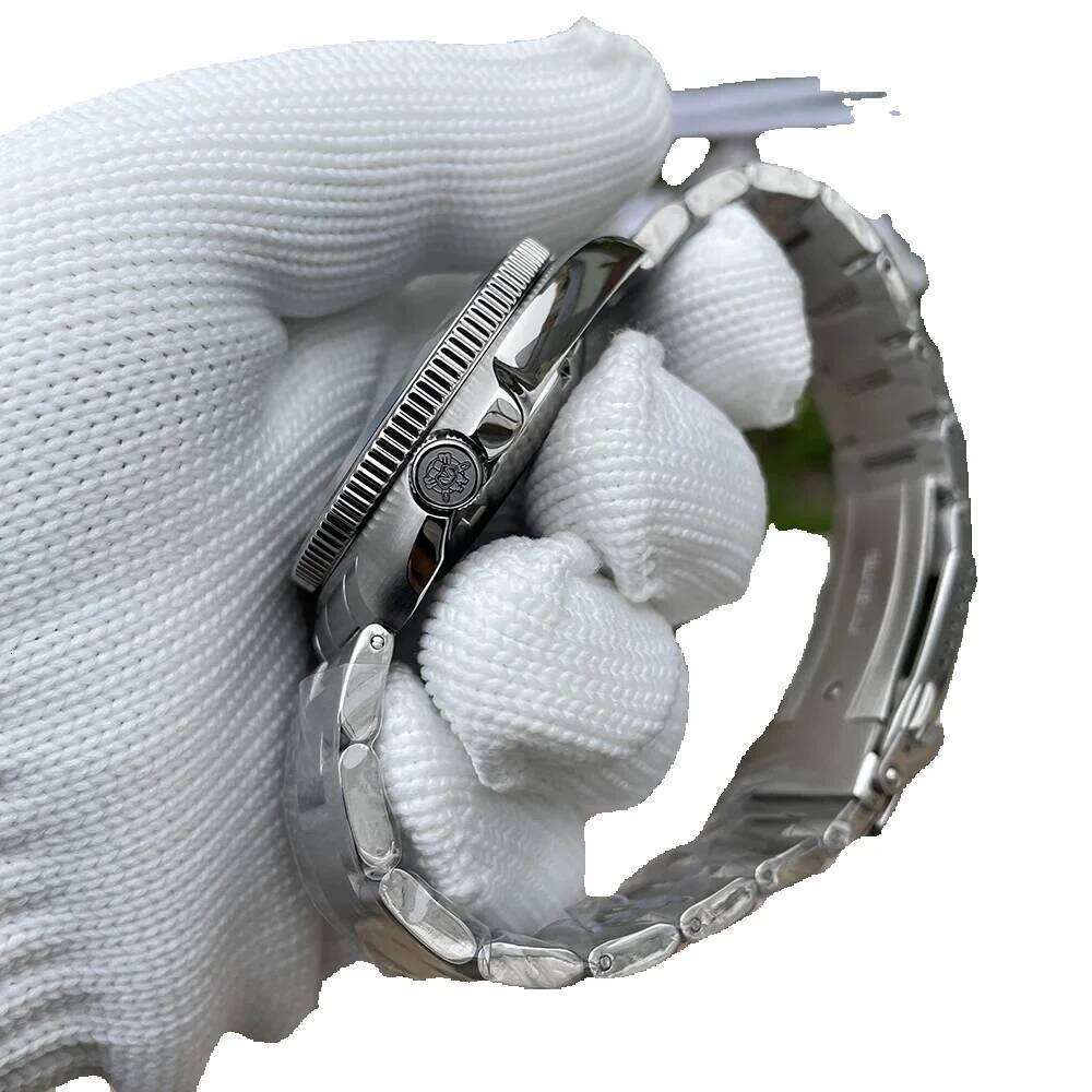 Steeldive Sd1970 White Date Background 200M Wateproof AR Coating Sapphire Glass Nh35 Black Dial Turtle Automatic Mens Dive Watch