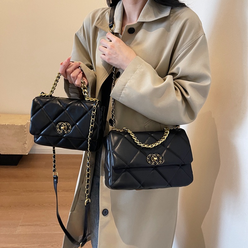 Lingge chain lock bag women's autumn and winter 2025 new versatile small square bag texture one-shoulder crossbody bag