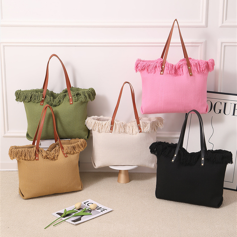 Summer new women's shoulder bag, new tassel handbag, large capacity simple handheld shoulder canvas bag, commuting woven beach bag, new women