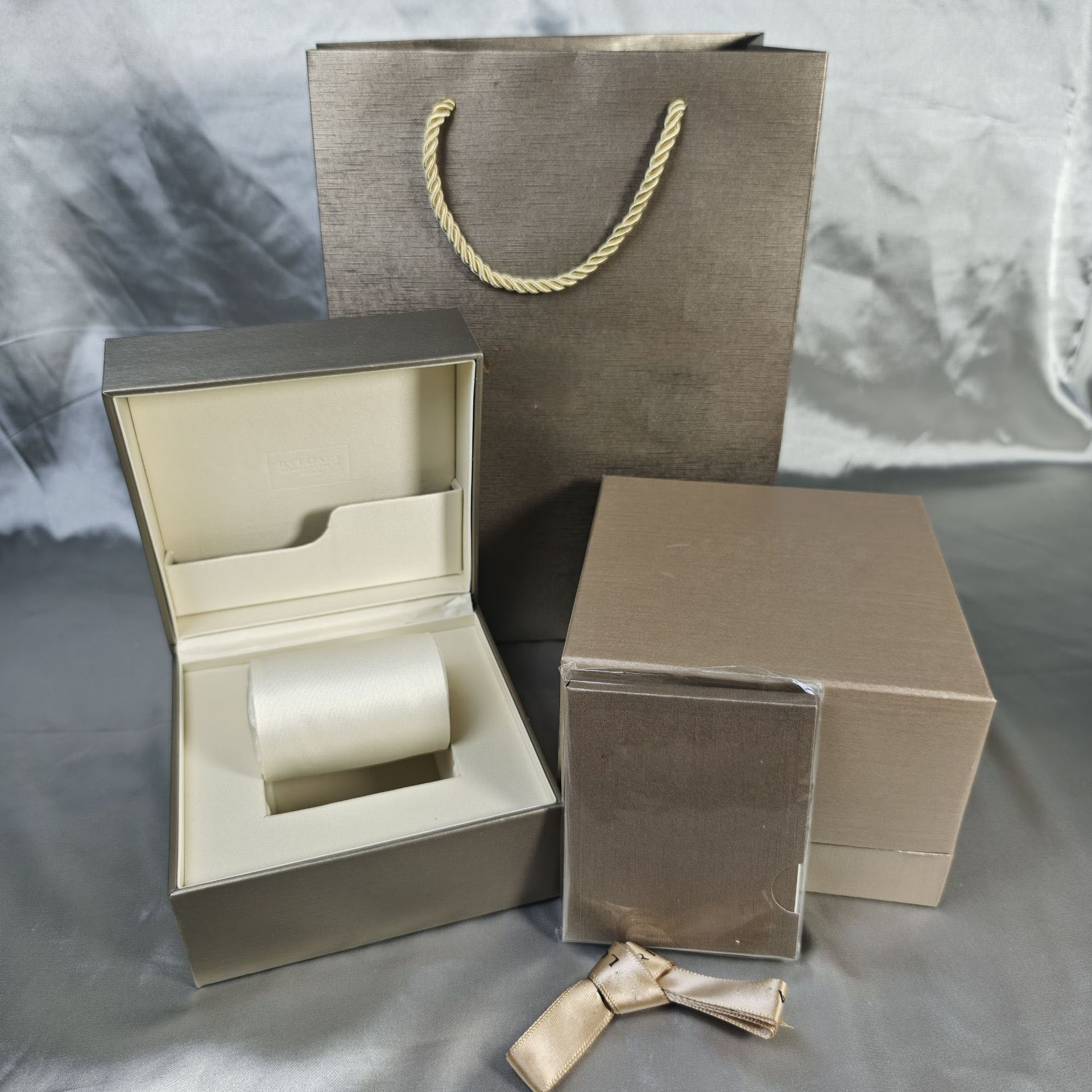 Designer Watch Boxes Champagne Jewelry Box Storage Box Watch Box Top Quality Packaging Portable Bag