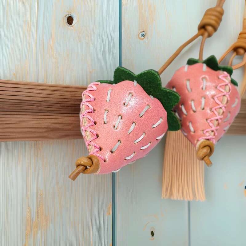 Bag Charms Designer pink three-dimensional charm strawberry for women men creative hand-sewn vegetable leather key chain pendant decoration
