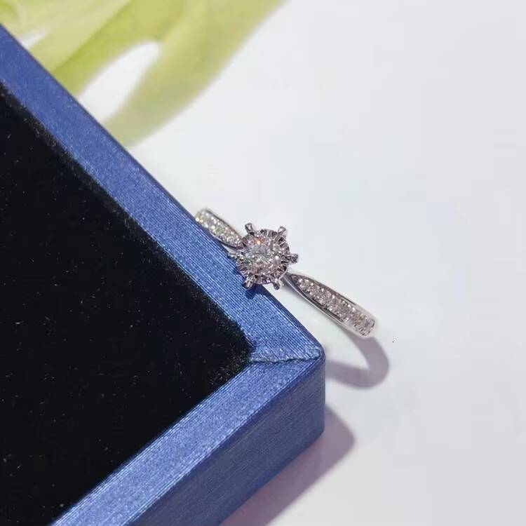 Custom Fine Jewelry 0.1ct D Color Moissanite Solitaire Ring 18K White Gold Moissanite Jewelry Wedding Engagement Ring