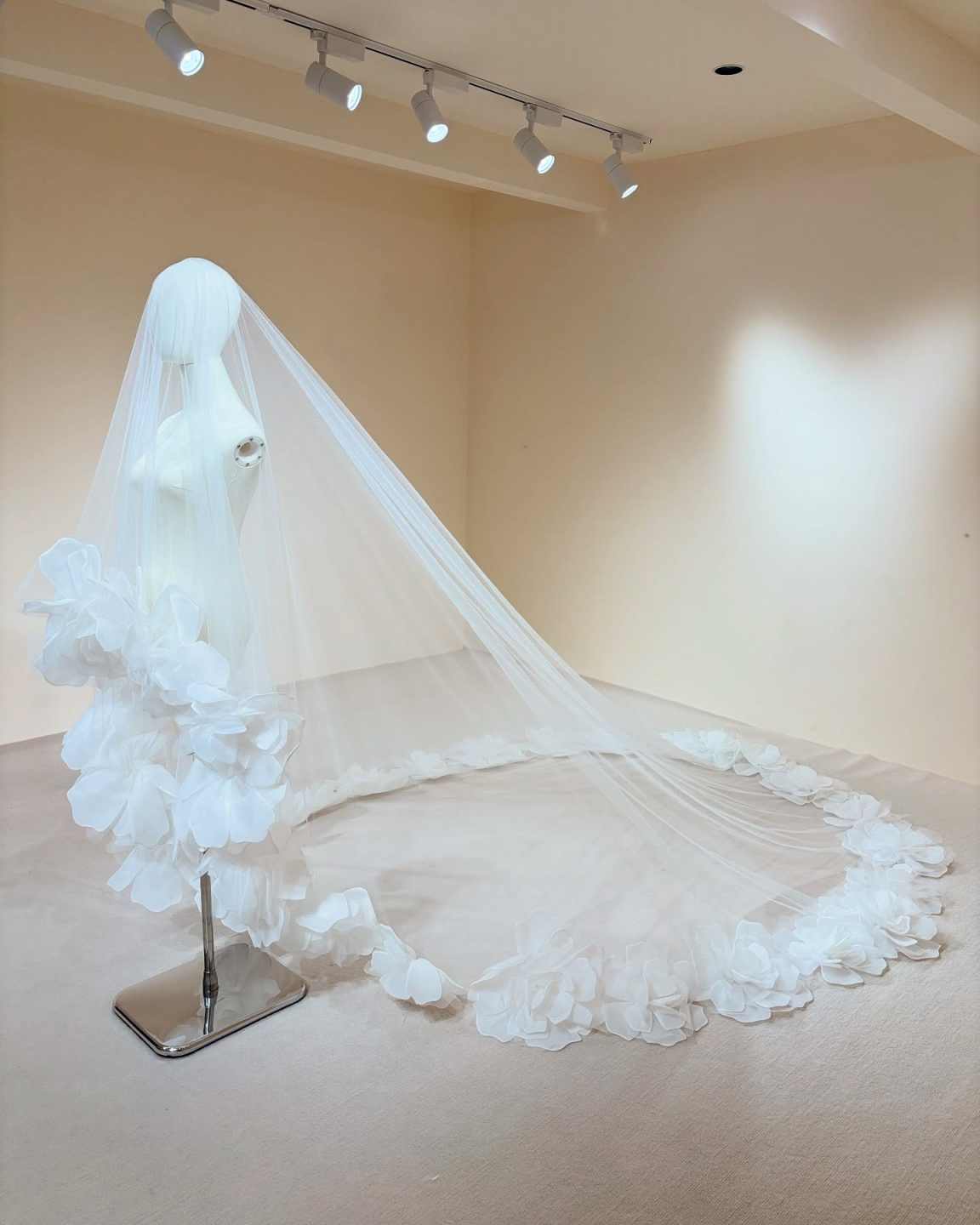 Luxury 3D Flowers Wedding Bridal Long Veils Cathedral One Layer Woman Veil With Comb Bride Veil Customized