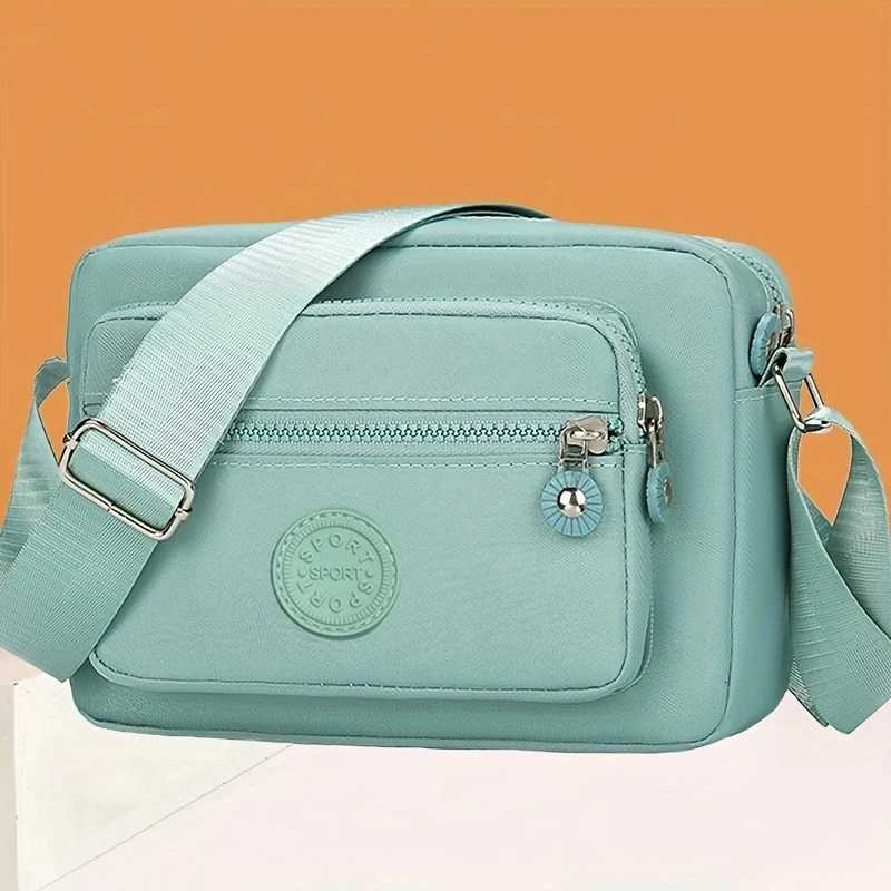 Neutral style handbag made of lightweight and simple nylon fabric new single-shoulder womens bag.The zipper direction is reversed. G250729