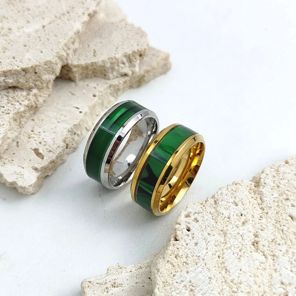 Stylish and charming stainless steel gold-plated mens ring simple green enamel womens ring wedding party jewelry 250717