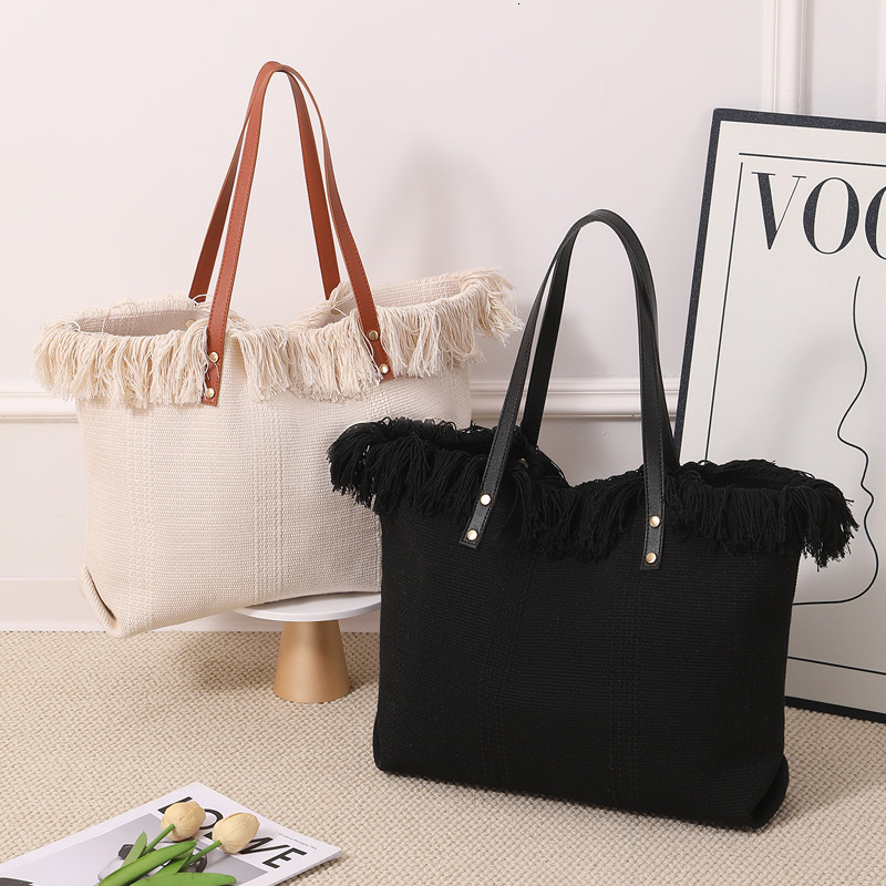 Summer new women's shoulder bag, new tassel handbag, large capacity simple handheld shoulder canvas bag, commuting woven beach bag, new women