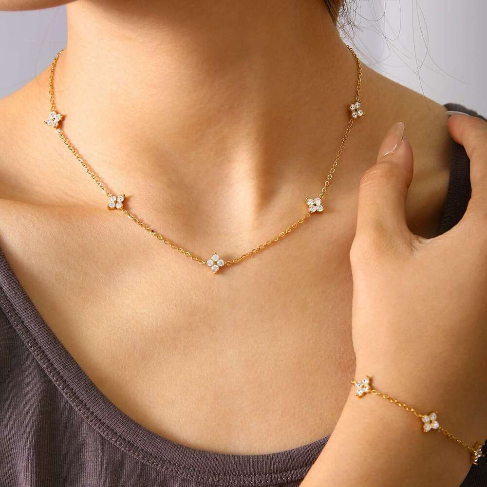 Necklace bracelet set Designer Luxury jewelry clover necklace for Women Micro inlaid zircon copper plated with 18K gold silver Simple Fashion Unique F