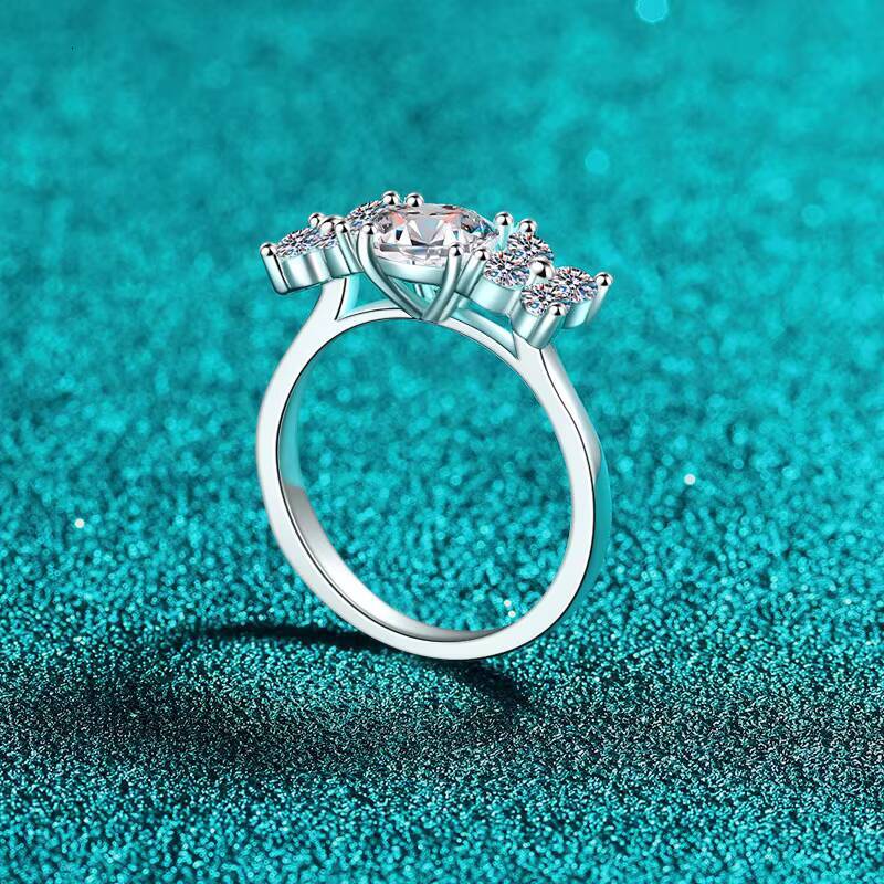 New Fashionable Wholesale Custom Elegant Ice 925 Sterling Silver Round Bright Cut Moissanite Female Engagement Ring Jewelry