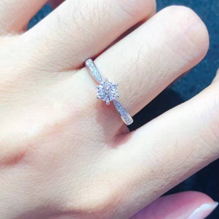 Custom Fine Jewelry 0.1ct D Color Moissanite Solitaire Ring 18K White Gold Moissanite Jewelry Wedding Engagement Ring