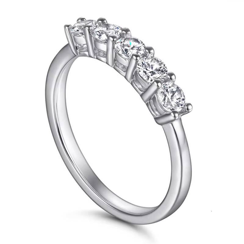 Fashionable 10K 14K 18K Moissanite Rings Stylish Jewelry for Men and Women