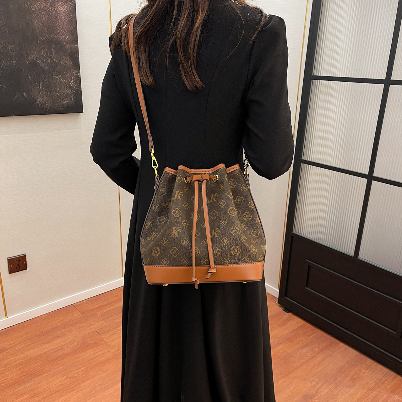 new Free shipping designer bag Bucket bag fashionable shoulder bag cross body bag printed patchwork handbag tote bag