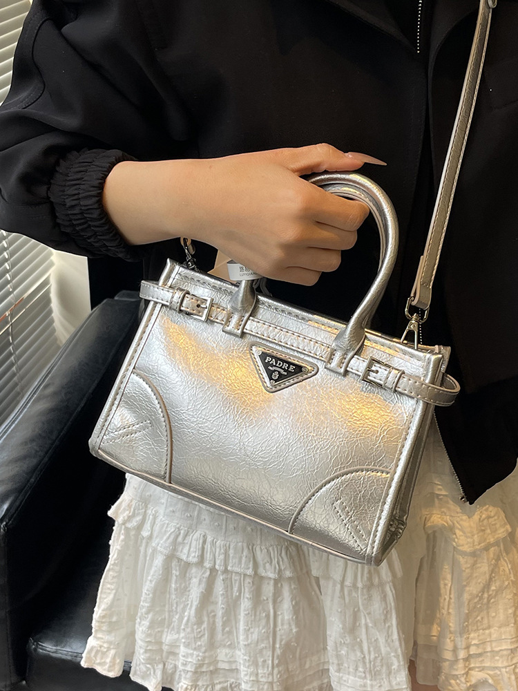New season's large capacity tote bag for women versatile single shoulder crossbody bag simple design light luxury handbag hot sale