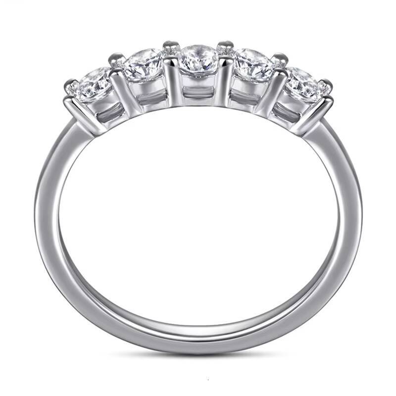 Fashionable 10K 14K 18K Moissanite Rings Stylish Jewelry for Men and Women