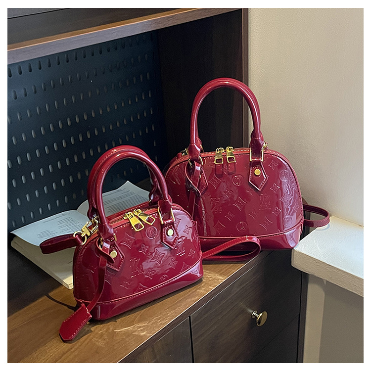 2025 Designer Bag Semicircle Bag New Fashion Versatile Glossy Letter Embossed Print Bag High Quality Women Shoulder Crossbody Bag Makeup Bag Coin Purs