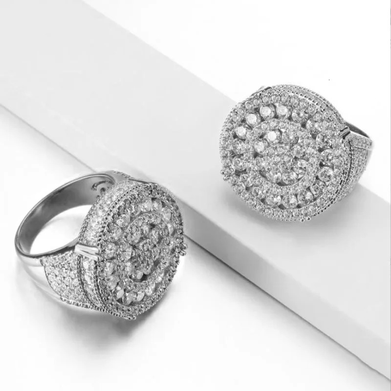 Hollow Out Round Crystal Ladies Ring Micro Paved Full Bling Iced Out Rhinestone Zircon for Women Men Party Jewelry 250717