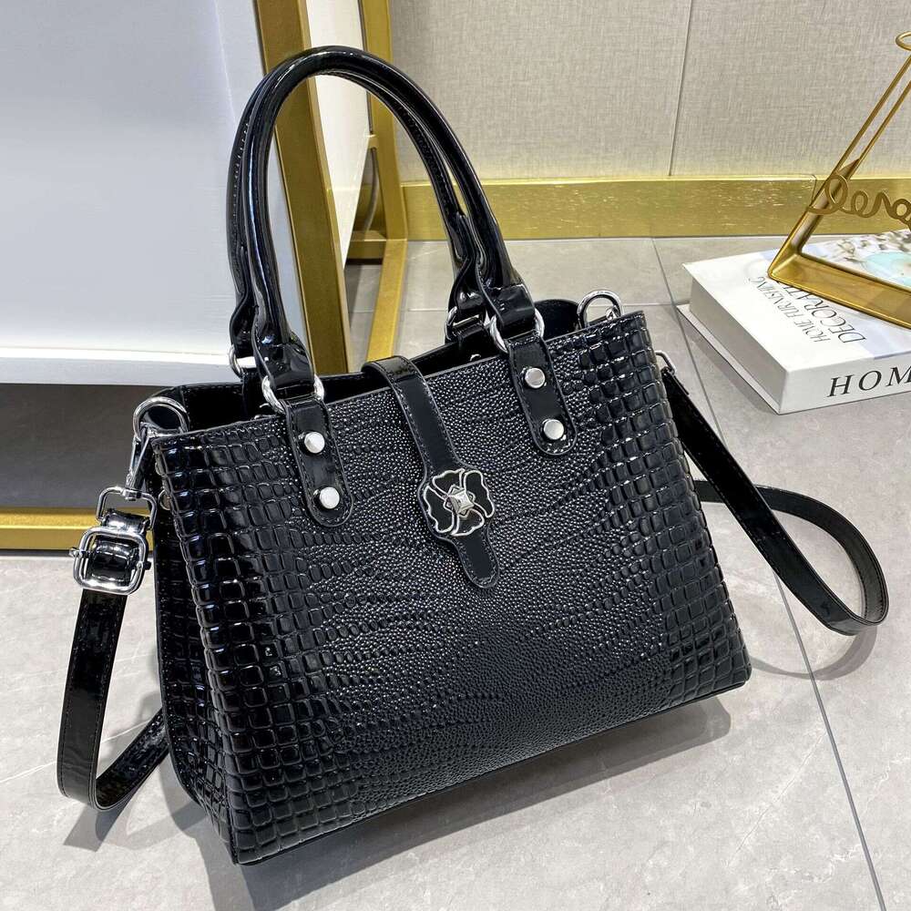 2025 New High-Quality Large Capacity Textured Single Shoulder Crossbody Elegant Women's Bag