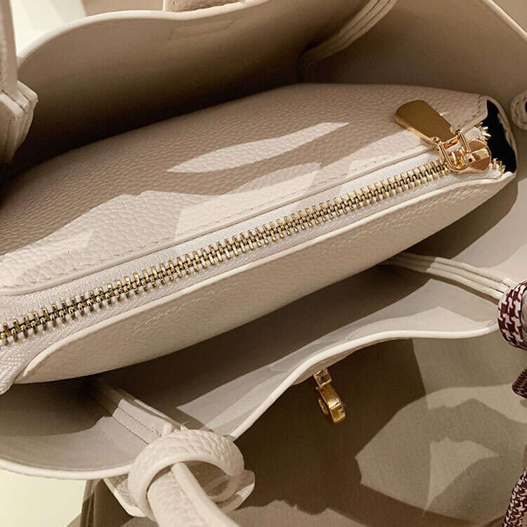 free shipping designer bags Crossbody Encounter South Wind Single Shoulder Elevated Tote Bag Paris High-end Feel Women Spring Summer Handbag Commuting