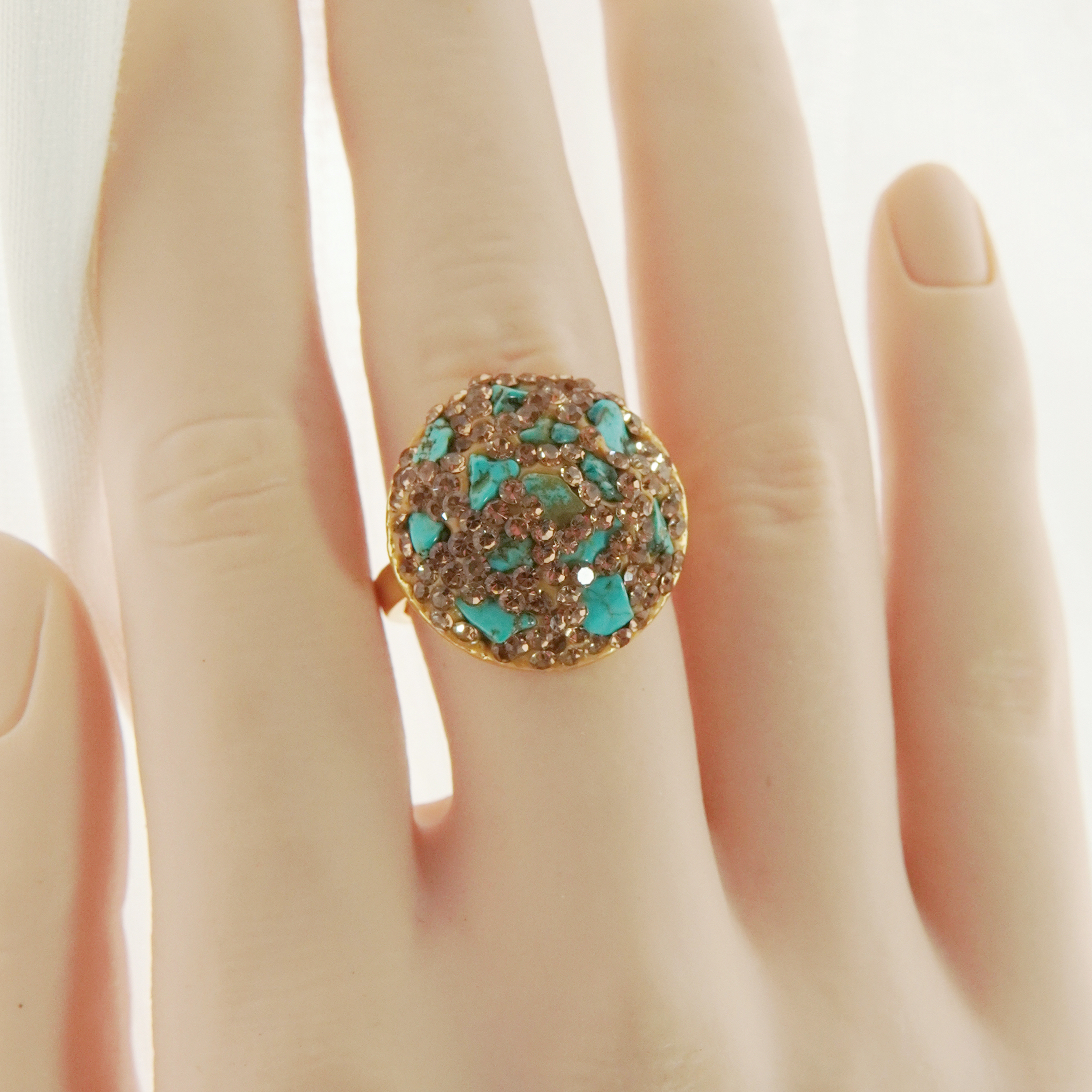 Lingyun is an astrolabe turquoise energy jewelry set with light and luxurious design, turquoise ring earrings necklace earrings necklace.