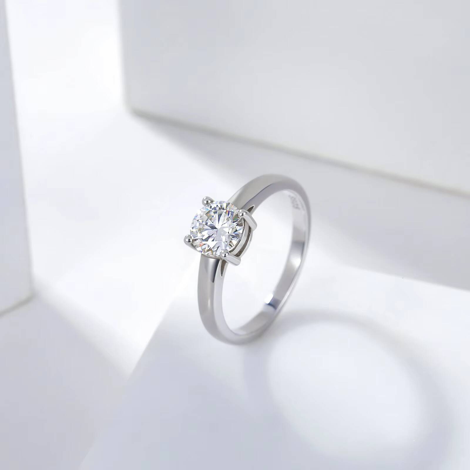 Wholesale Luxury Engagement Rings 1ct for Women S925 Fine Jewelry Women Wedding Moissanite Ring