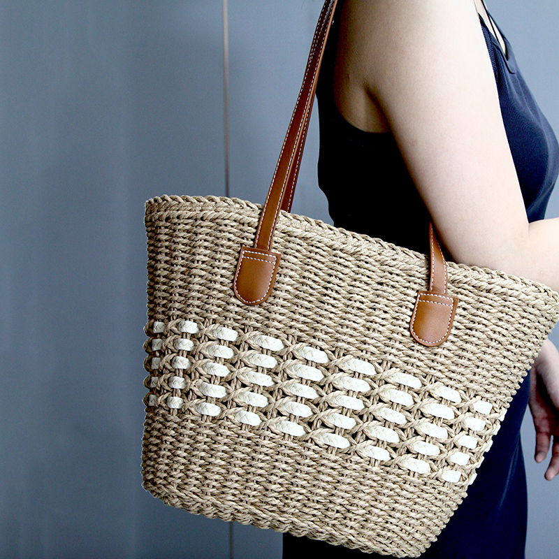 Factory direct hollow bag, women's high-capacity versatile woven shoulder bag, commuting straw woven tote bag