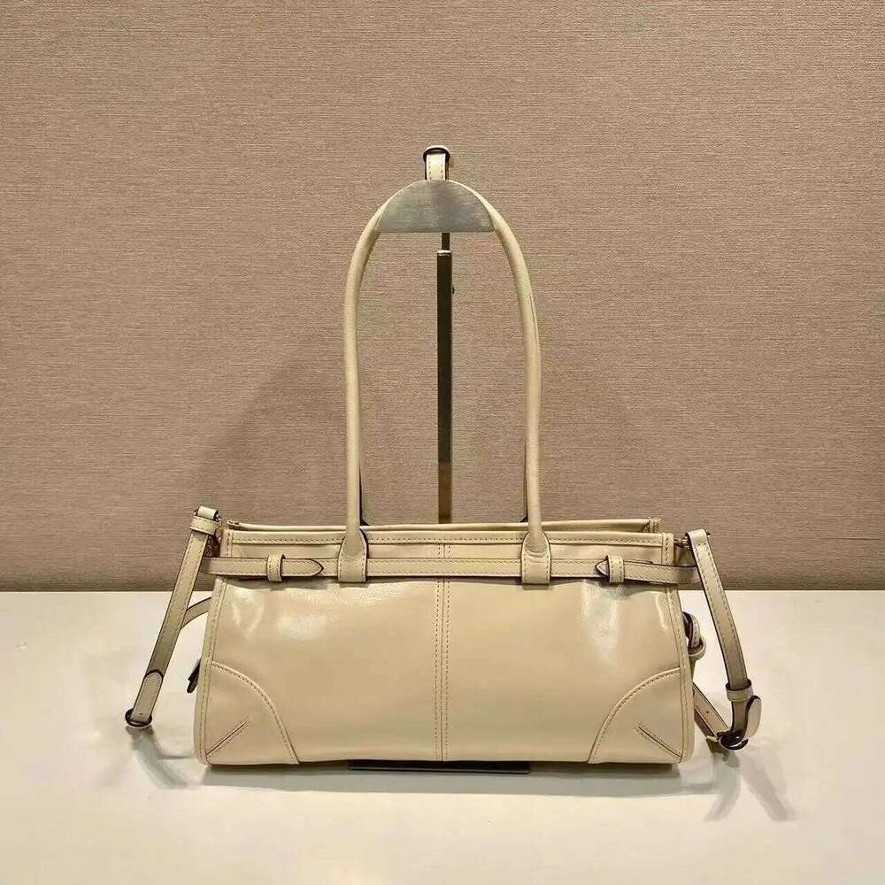 Oil wax leather handbag casual shoulder 2025 retro crossbody women's large capacity tote bag