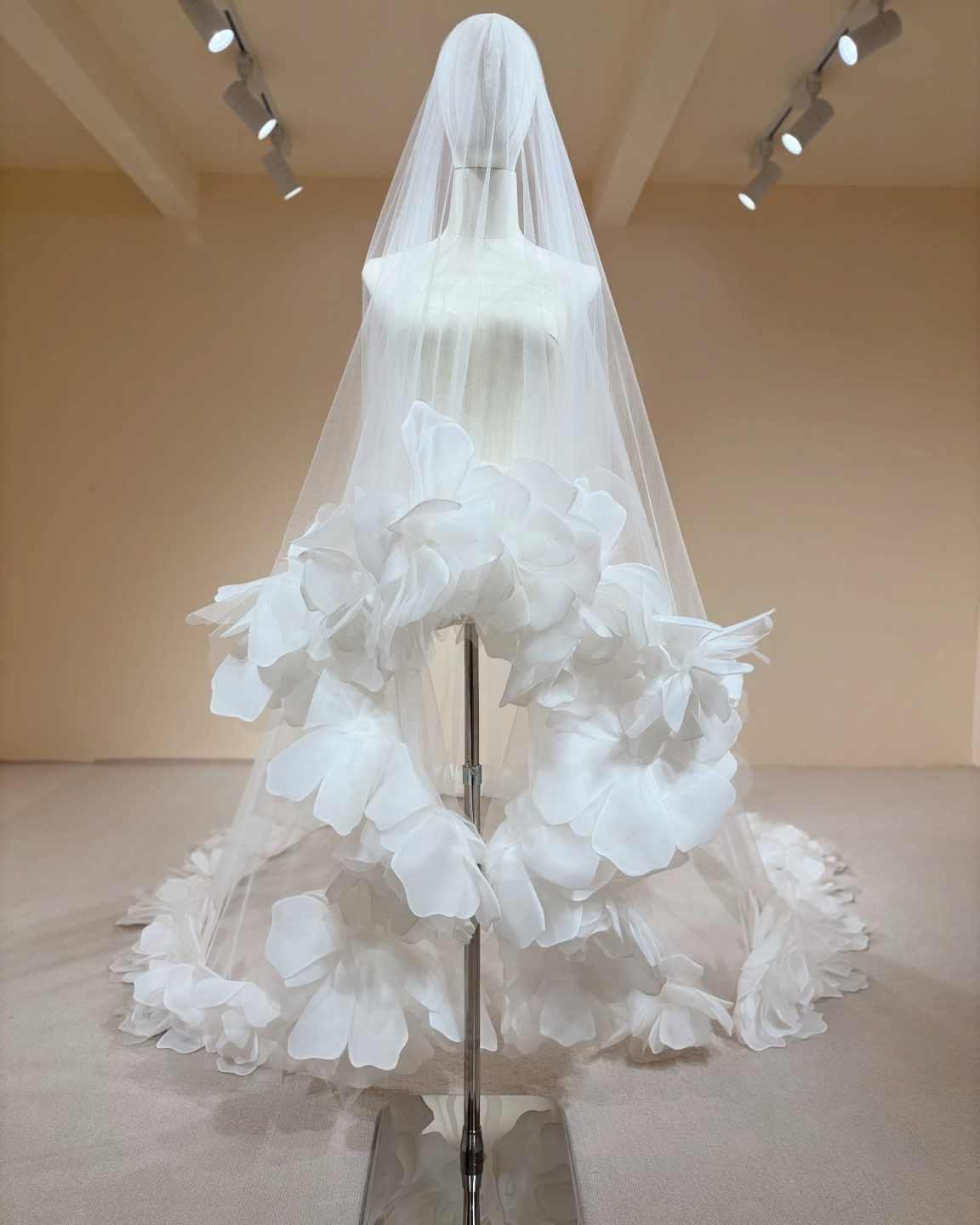 Luxury 3D Flowers Wedding Bridal Long Veils Cathedral One Layer Woman Veil With Comb Bride Veil Customized